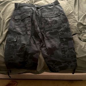 Men's size 32 cargo shorts